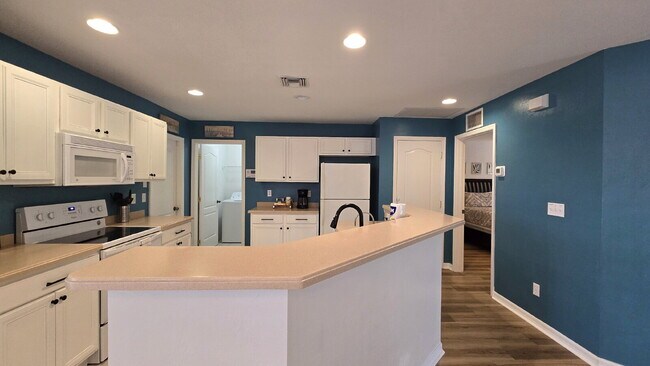 Building Photo - 3105 Van Buren Pkwy