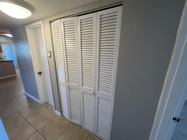 Building Photo - 2020 NE 56th St