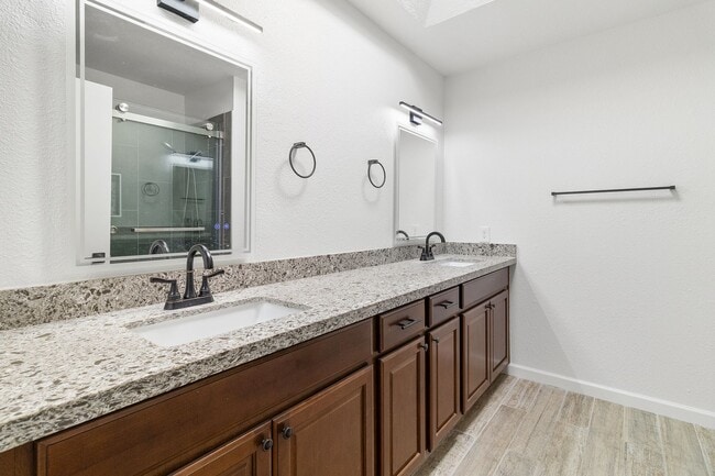 Building Photo - Luxury Living in the Heart of McCormick Ranch!