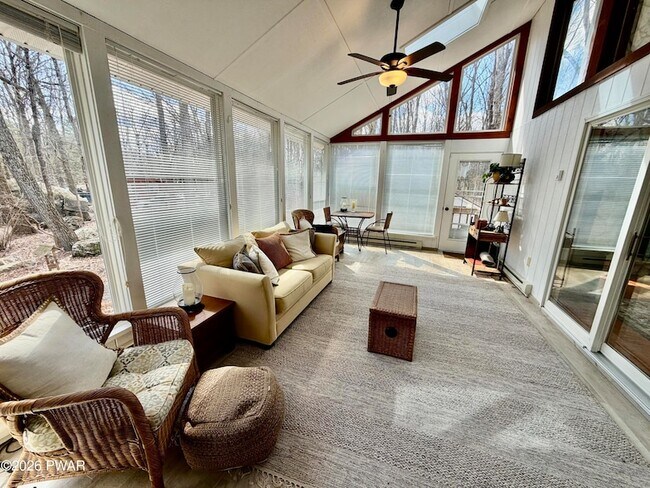 Building Photo - 811 Paddock Ct