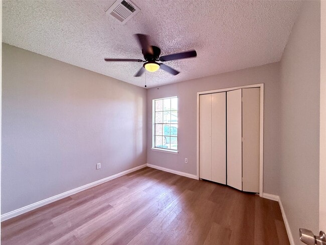 Building Photo - 12071 Plumbrook Dr