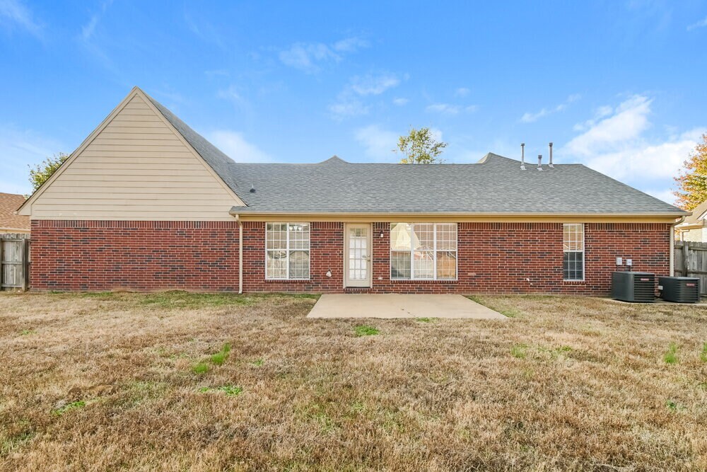 Building Photo - 6336 Sandbourne E