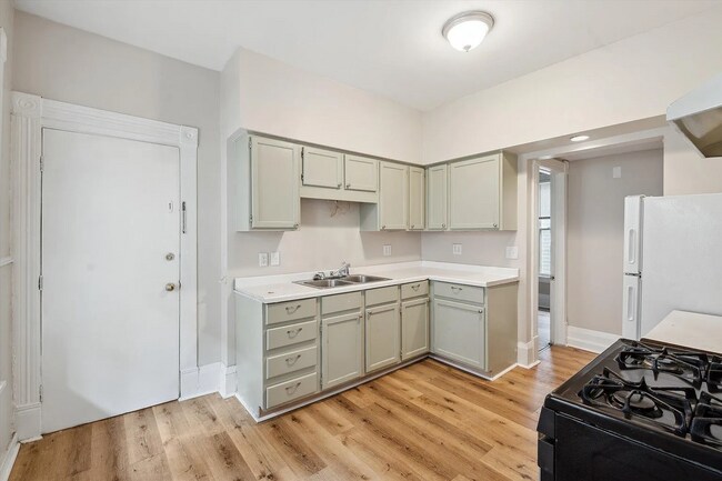 Building Photo - 2812 Garfield Ave