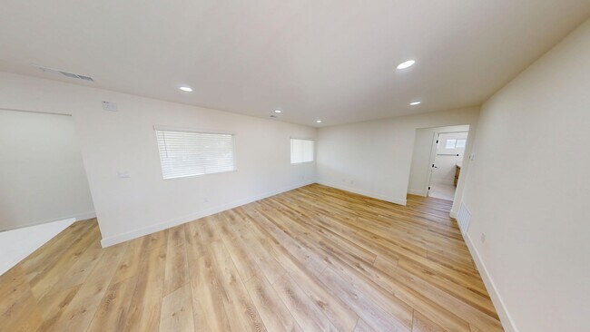 Building Photo - Newly Renovated 6 bed house on 63rd! (Leas...