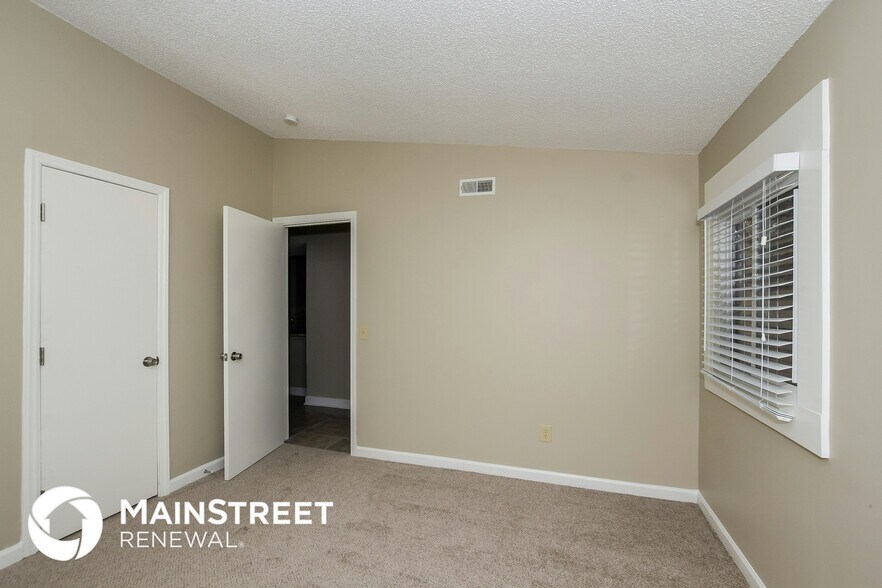 Building Photo - 7950 Monfreya Ct