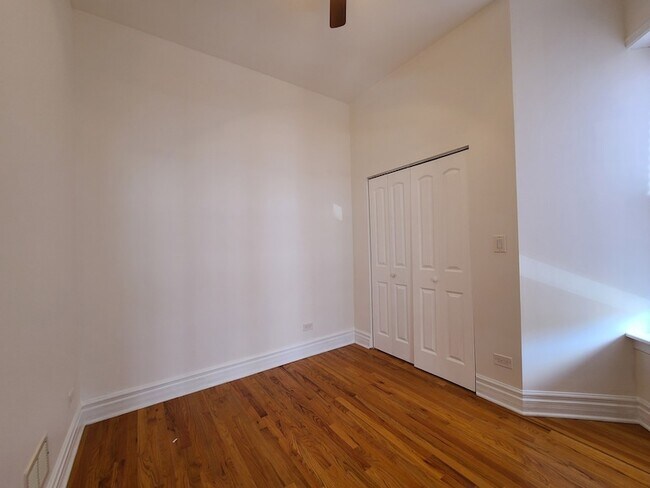 Building Photo - 4856 S Prairie Ave