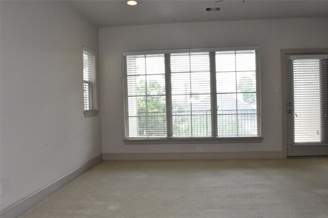 Building Photo - 2922 Leeland St