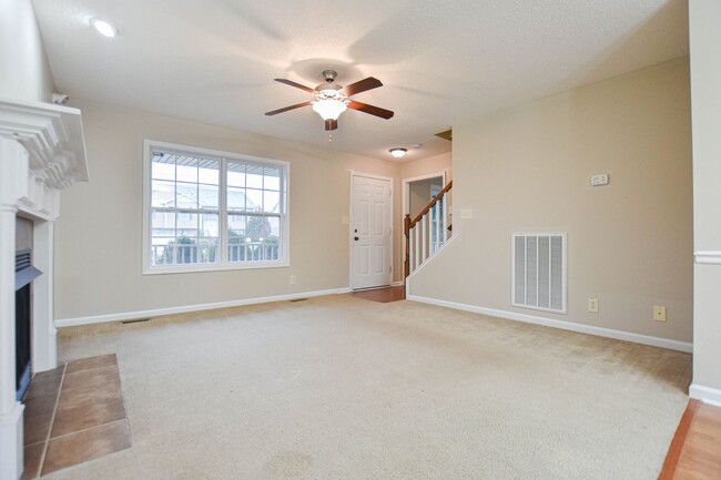 Building Photo - Pet Friendly Three Bedroom!