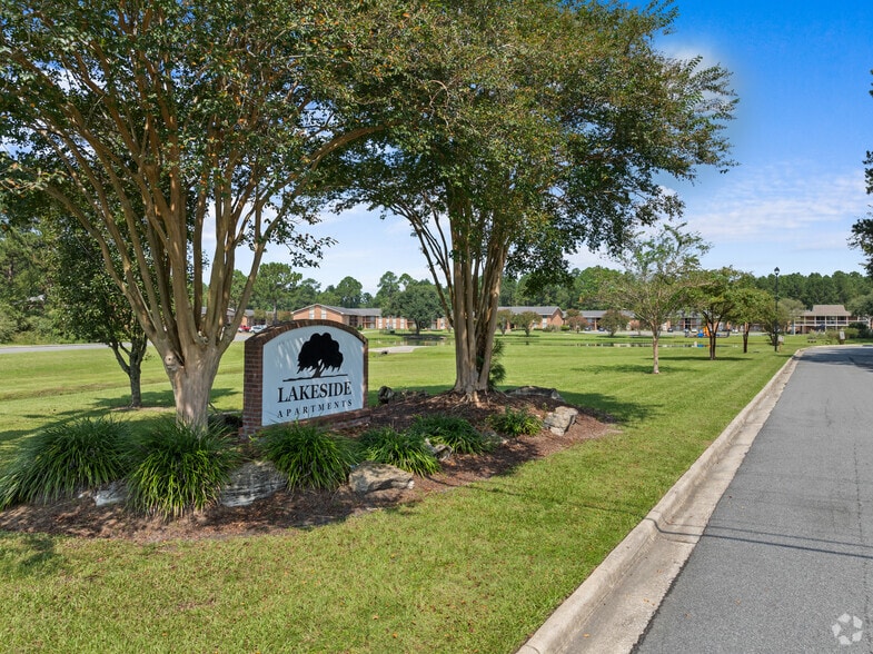 Lakeside Apartments - Signage - Lakeside Lakeview Apartments