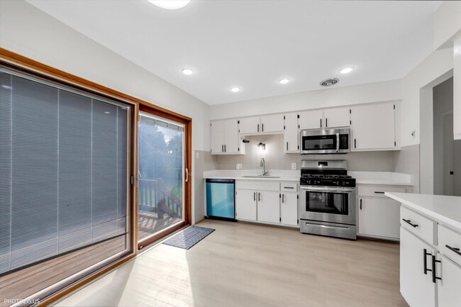 Building Photo - 14813 Holly Ct