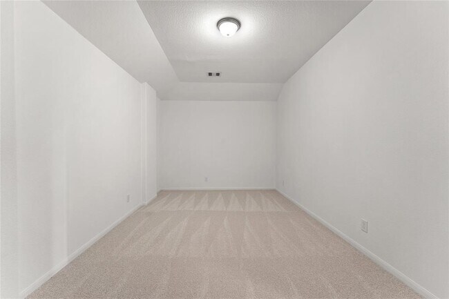 Building Photo - 550 Long Beach Bay Dr