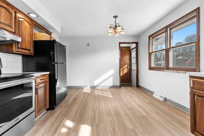 Building Photo - 1730 S Madison St