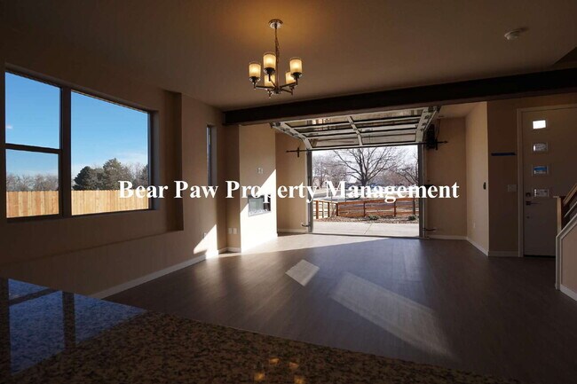 Building Photo - Newer Townhome in Lakewood!!