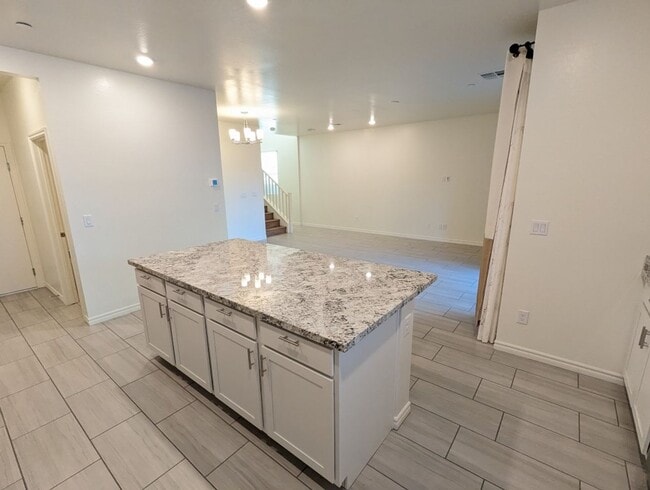 Building Photo - 1310 Ossa St