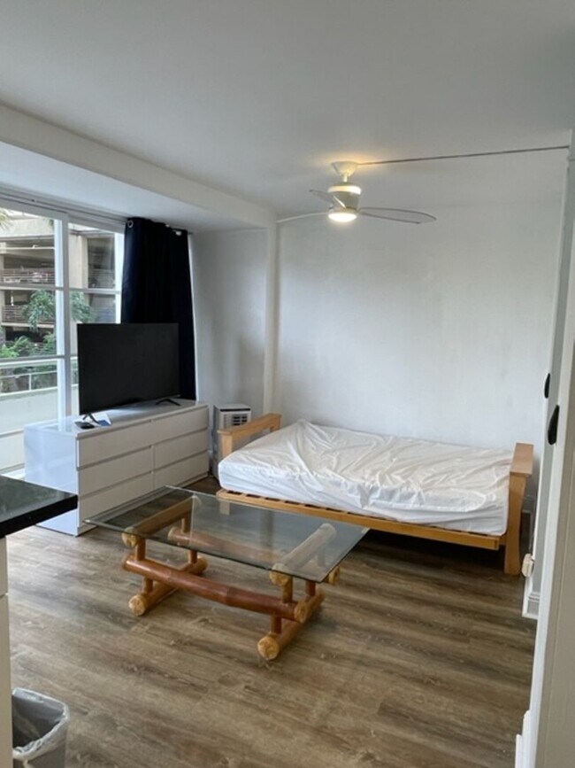 Building Photo - Cute Studio Waikiki- Furnished/ ALL Utilti...