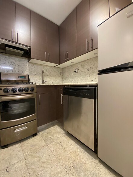 KITCHEN - 429 E 80th St