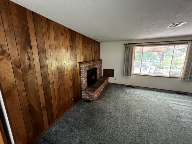 Building Photo - 88494 Ellmaker Rd