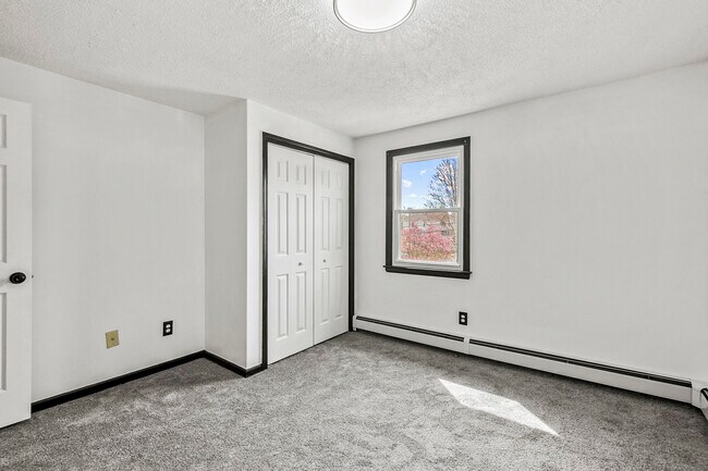 Building Photo - 220 Lasalle St
