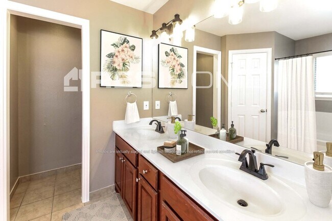 Building Photo - 130 Price Cir