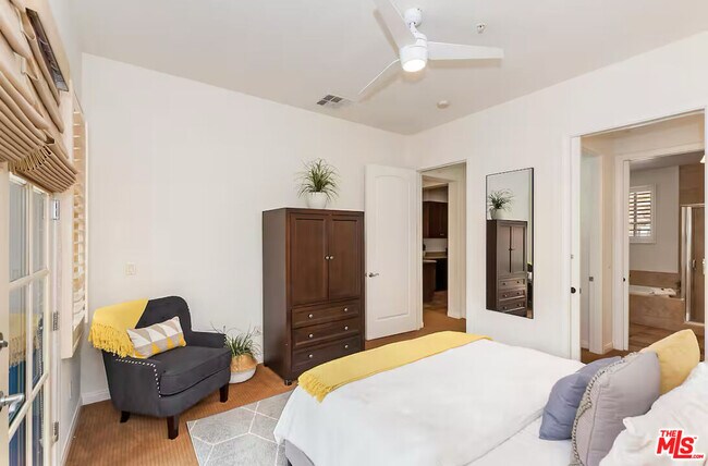 Building Photo - 48573 Classic Dr