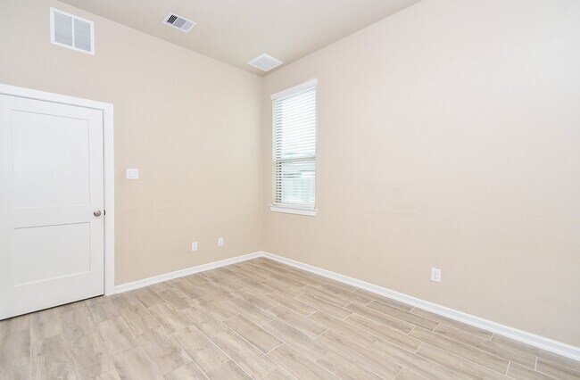 Building Photo - 14907 Fisher Reservoir Dr