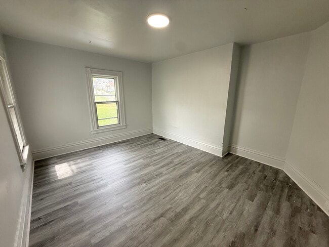 Building Photo - 307 Andrew St