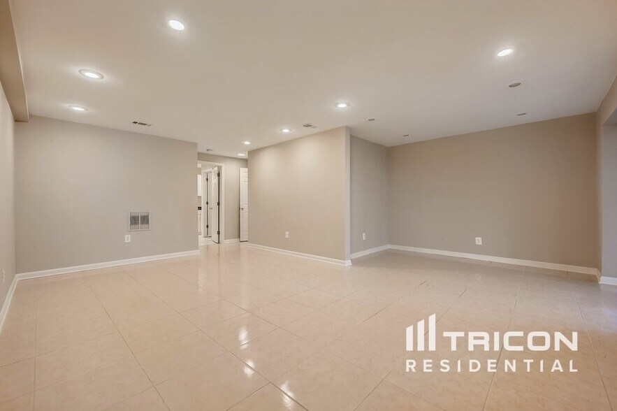 Primary Photo - 337 Wye Mill Ct