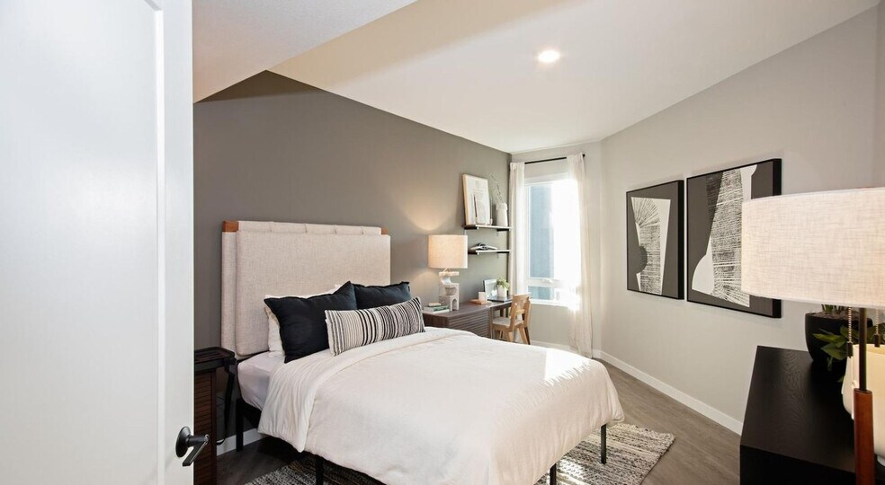 Building Photo - 3580 Rambla Pl