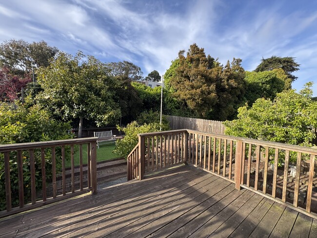 Building Photo - 70 Farallones St