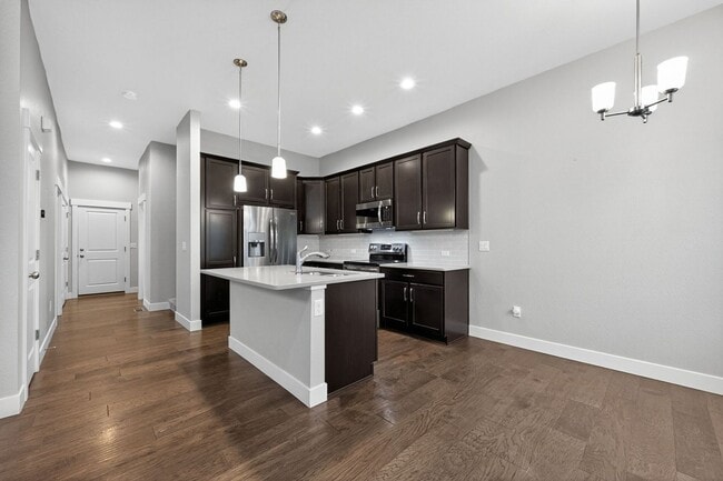 Building Photo - 8479 Cromwell Dr