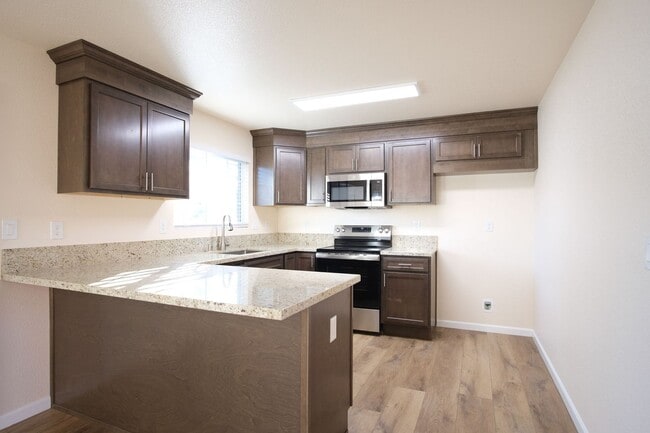 Building Photo - Beautiful 3 Bedroom 2 Bath home in Turlock