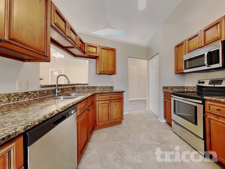 Building Photo - 8111 Hathaway Dr