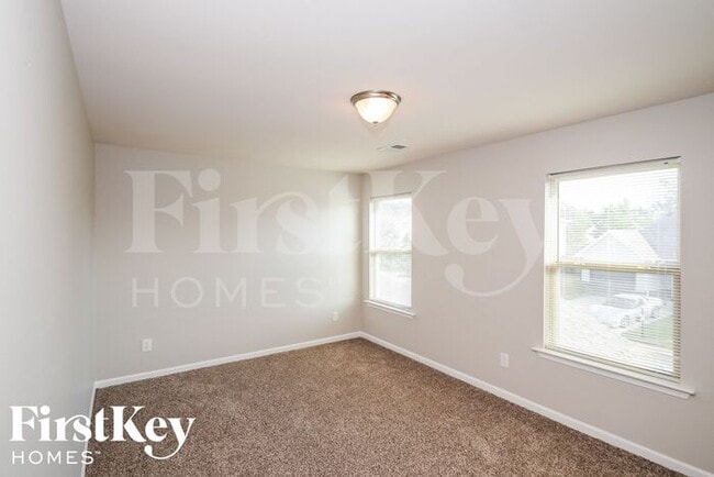 Building Photo - 6659 Woodford Ln