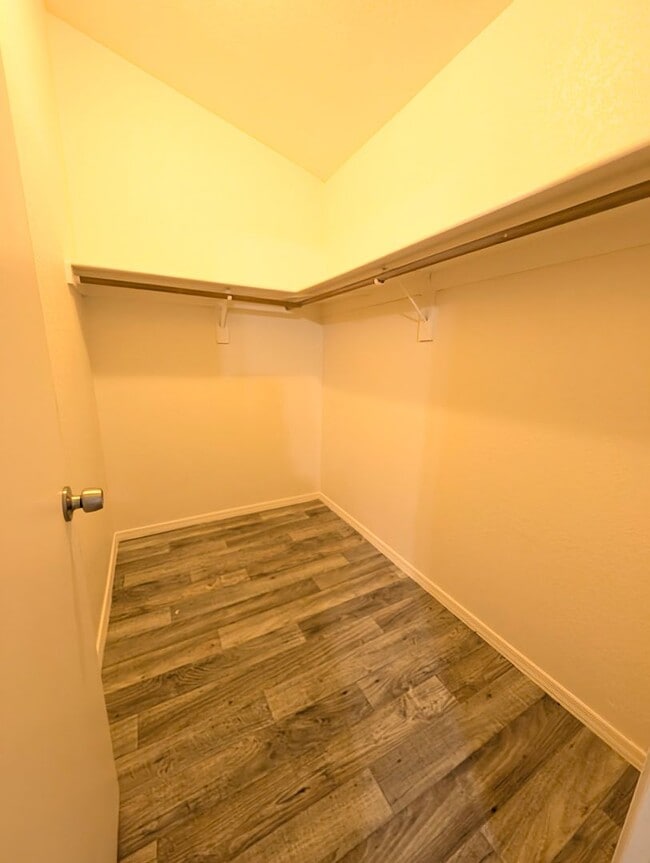 Building Photo - AVAILABLE NOW IN GREAT GILBERT LOCATION WITH NO HOA!!!