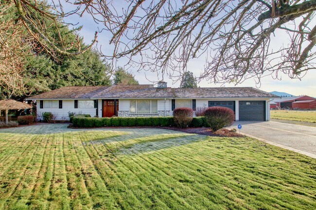 Building Photo - 3 Bedroom, 2 Bathroom House, Available Now!!!