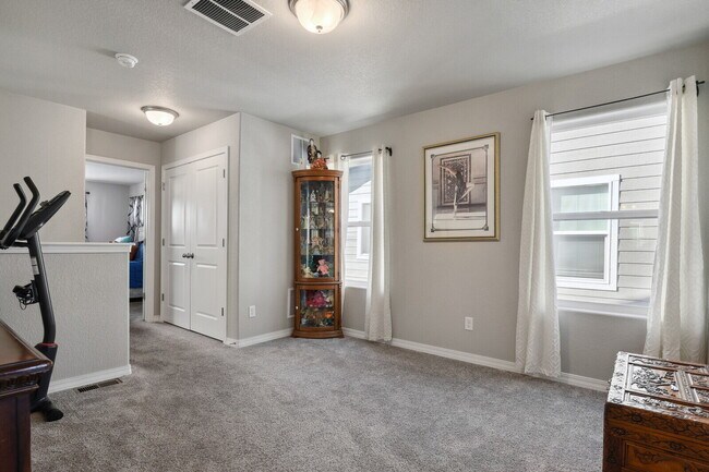 Building Photo - Modern 3-Bedroom Home for Rent in Chapel H...