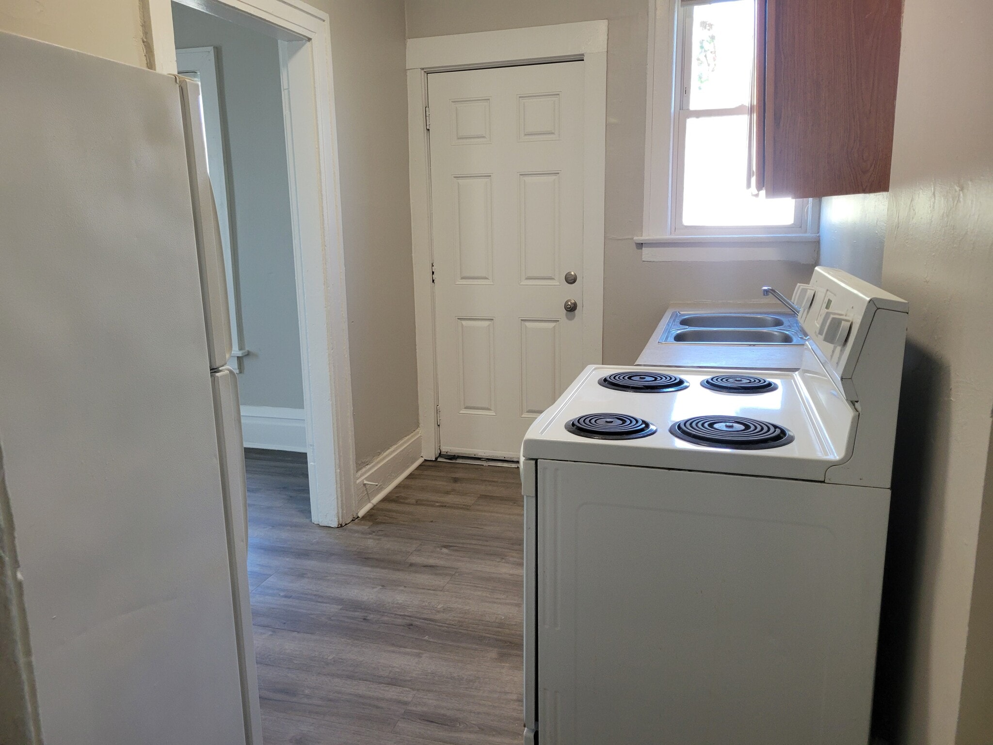 Building Photo - 798 E Whittier St