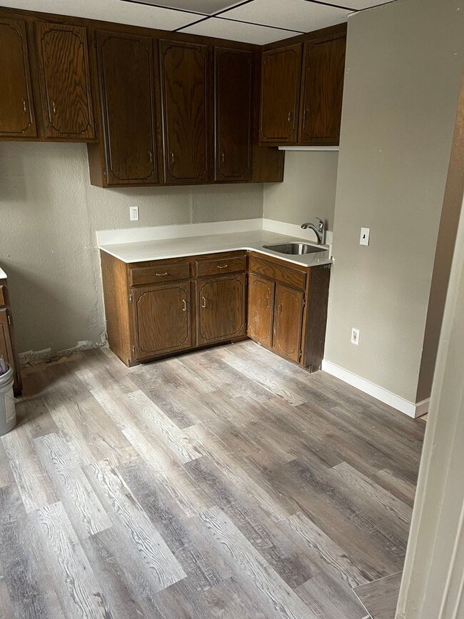Building Photo - 4BD/1BA HOME!