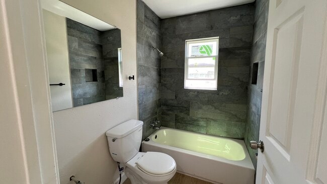 Building Photo - 2112 Victory Ave