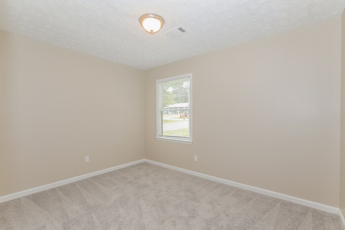 Building Photo - 570 Lakeridge Cir SE