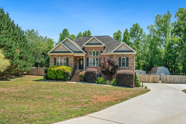 Building Photo - Furnished Pet Friendly Rental in Davie County with Flexible Lease Length!