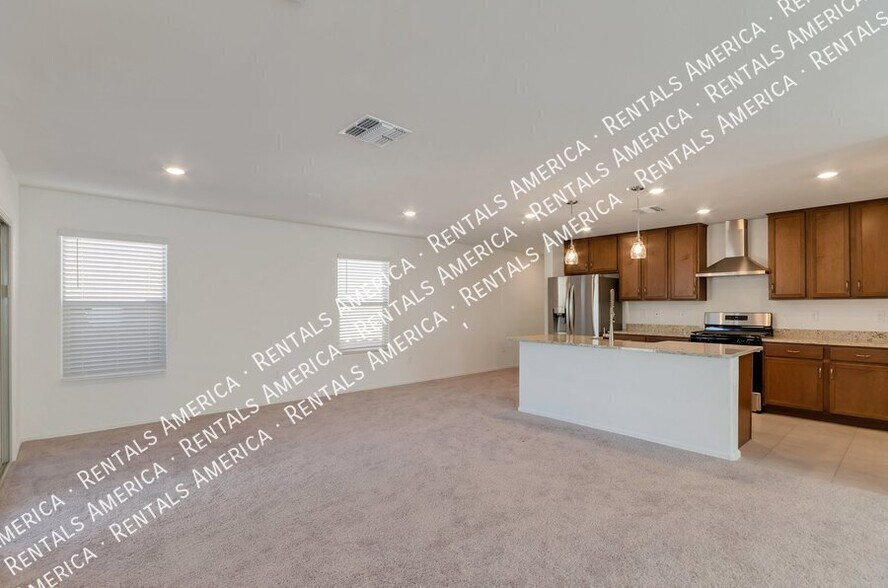 Building Photo - 9221 N Peridot Vis Ave