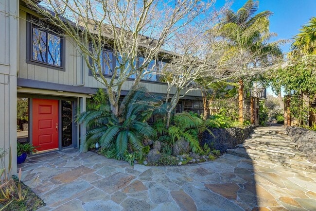 Building Photo - FIVE BEDROOM THREE-AND-A-HALF BATH HOME WI...