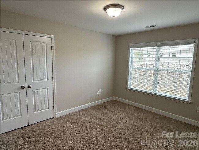 Building Photo - 2550 No Mans Ave