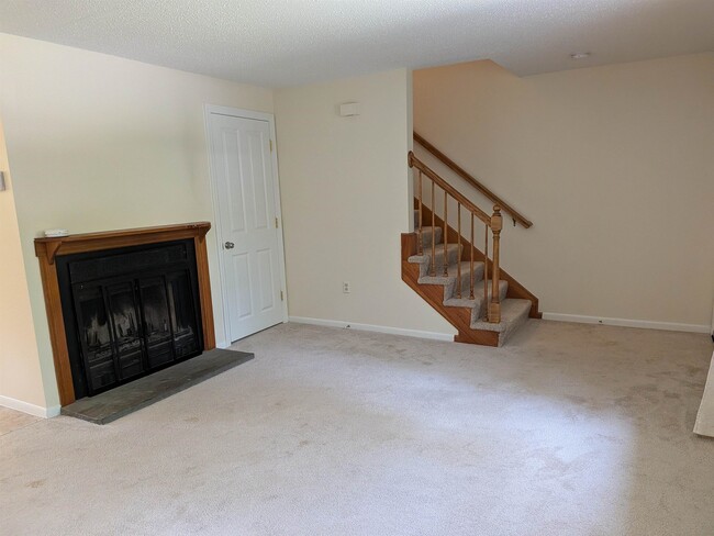 Building Photo - 2-49 Skyline Dr