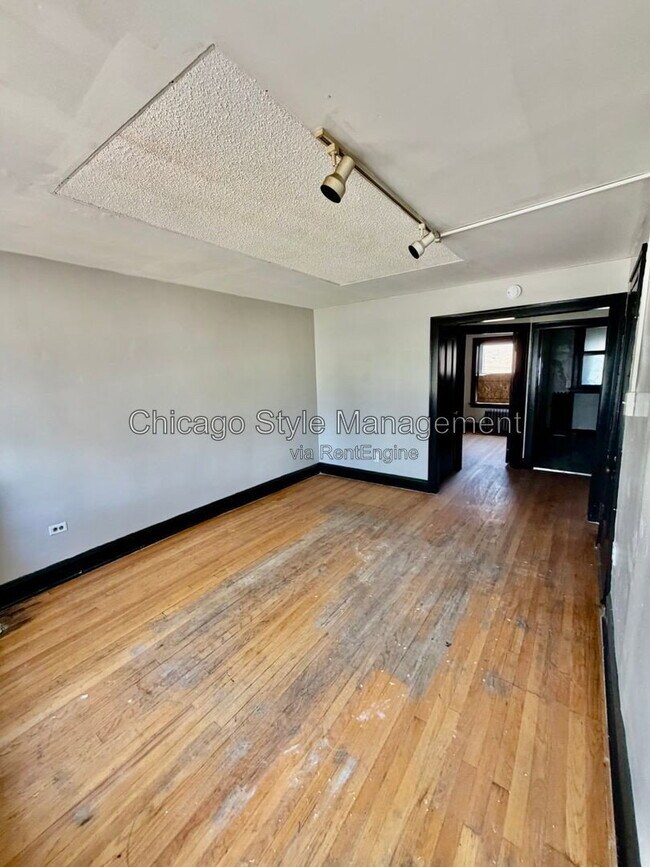 Building Photo - 2950 W 61st St