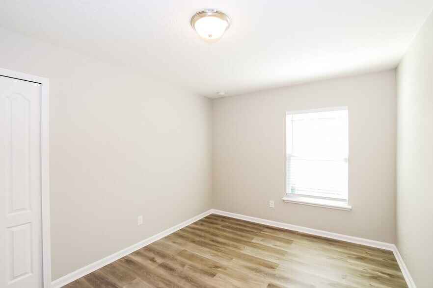 Building Photo - 252 Colorado Springs Way