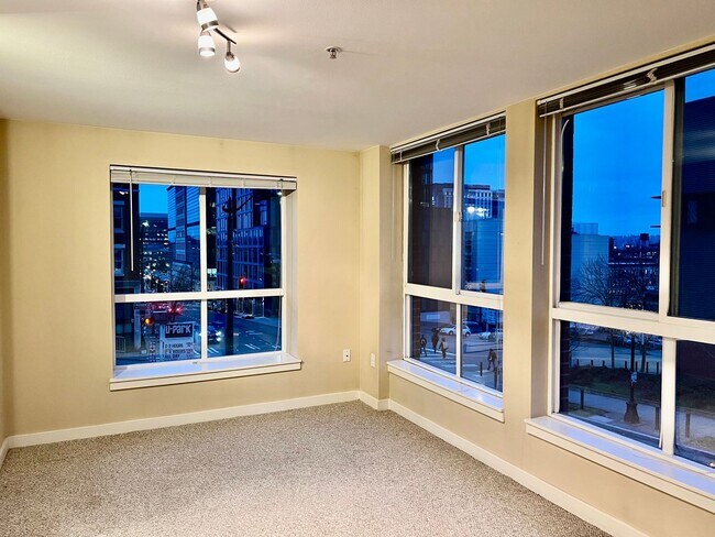 Building Photo - Spacious 2 Bedroom Condo at the Tobira – Central Location