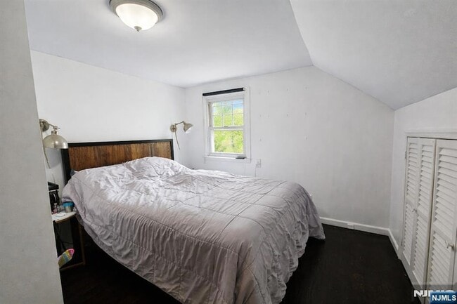 Building Photo - 103 E Cedar Ln