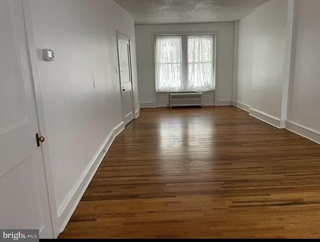 Building Photo - 166 Clymer St